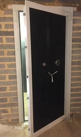 . National Safes    Vault Doors from the midlands Willenhall West Midlands National Safes
